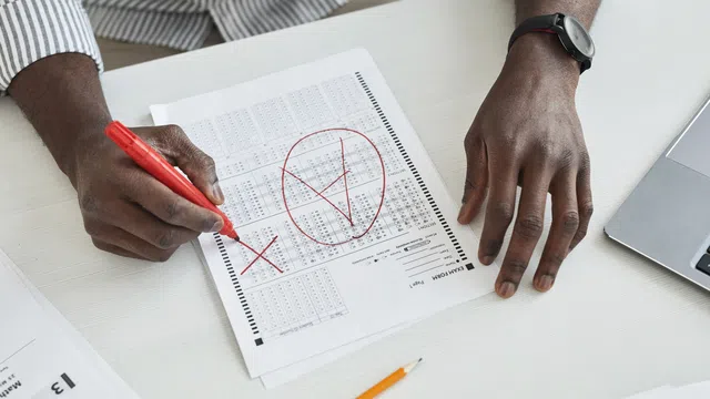 صورة توضيحية لمقال: أخطاء شائعة في الاختبارات الوزارية وكيف يتجنبها الطالب