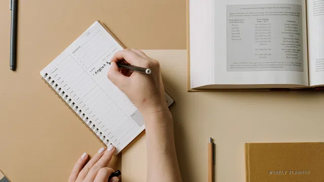 صورة توضيحية لمقال: خطة المراجعة قبل الاختبارات: ماذا تراجع أولًا وماذا تؤجل؟