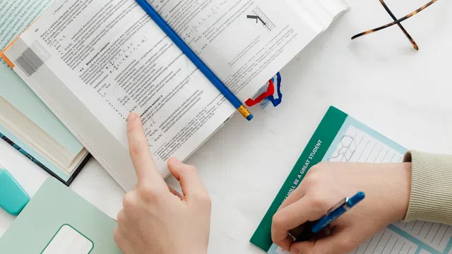 صورة توضيحية لمقال: كيف تتعامل مع رهبة الامتحان وقت دخول القاعة؟